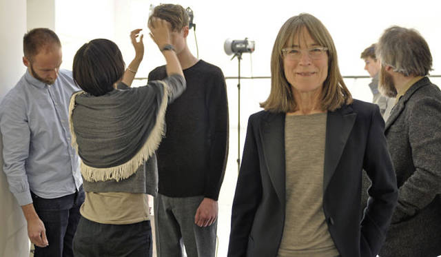 <strong> MARGARET HOWELL｜マーガレット・ハウエル</strong>　MARGARET HOWELL MENS AUTUMN WINTER 2011-12 at MARGARET HOWELL PARIS SHOP　マーガレット・ハウエルさんは撮影のチェックをしつつ、バイヤーの方たちにも気さくに話しかけていた。