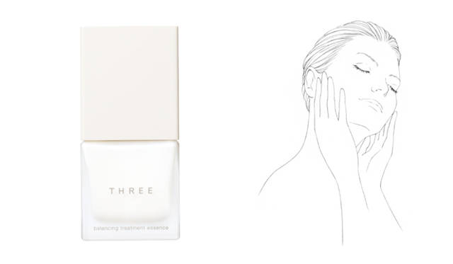 <strong>THREE｜スリー</strong> 「THREE バランシング ローション マスク」と併せて使いたいのが「THREE バランシング トリートメント エッセンス」。ローションマスクをはがし、ローションを肌になじませたあとに、トリートメントエッセンスを塗布。疲れた肌や老化のはじまった肌に、必要な水分とエッセンスの有用成分が届けられ、ふっくらしたハリを与えてくれる。THREE バランシング トリートメント エッセンス」 （30mL、天然由来率97%） 8400円