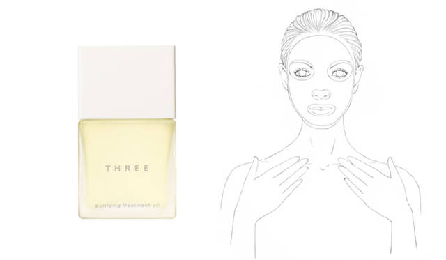 <strong>THREE｜スリー</strong> ローションマスクを顔にのせているあいだに、こちらの「THREE ピュリファイング トリートメント オイル」で首やデコルテのトリートメントをし、首・肩・デコルテ部分のラインを整えて。血液・リンパの流れがよくなることで老廃物が排泄され、小顔効果をもたらしてくれる。「THREE ピュリファイング トリートメント オイル」（30mL、天然由来率85%） 7350円