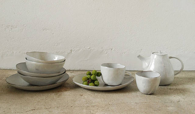 <strong>陶芸家 舘林香織</strong>　国内発売となるのは、ティーポットなどのシリーズ