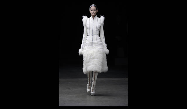 <strong>ALEXANDER McQUEEN｜アレキサンダー・マックイーン</strong> 2011年秋冬コレクション速報