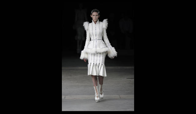 <strong>ALEXANDER McQUEEN｜アレキサンダー・マックイーン</strong> 2011年秋冬コレクション速報