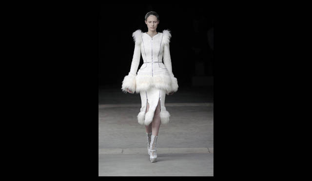 <strong>ALEXANDER McQUEEN｜アレキサンダー・マックイーン</strong> 2011年秋冬コレクション速報