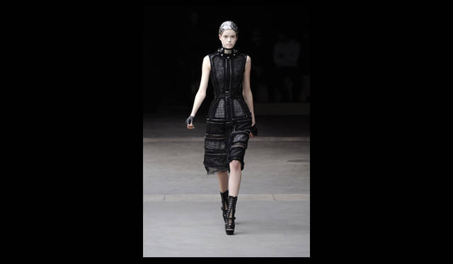 <strong>ALEXANDER McQUEEN｜アレキサンダー・マックイーン</strong> 2011年秋冬コレクション速報
