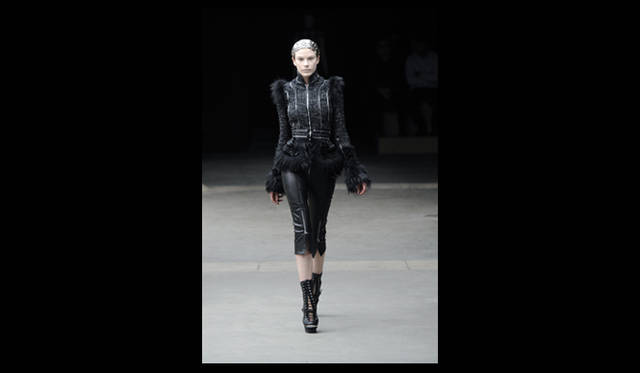 <strong>ALEXANDER McQUEEN｜アレキサンダー・マックイーン</strong> 2011年秋冬コレクション速報