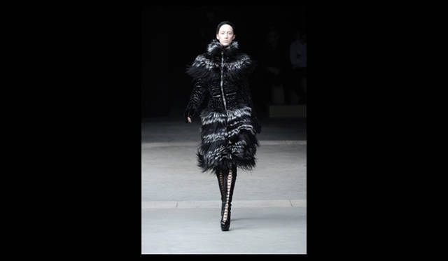 <strong>ALEXANDER McQUEEN｜アレキサンダー・マックイーン</strong> 2011年秋冬コレクション速報
