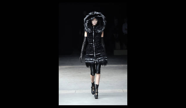 <strong>ALEXANDER McQUEEN｜アレキサンダー・マックイーン</strong> 2011年秋冬コレクション速報