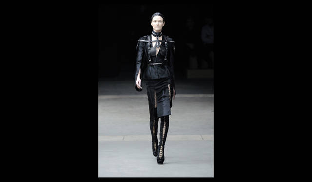 <strong>ALEXANDER McQUEEN｜アレキサンダー・マックイーン</strong> 2011年秋冬コレクション速報