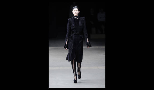 <strong>ALEXANDER McQUEEN｜アレキサンダー・マックイーン</strong> 2011年秋冬コレクション速報