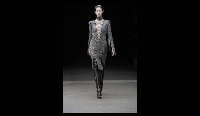 <strong>ALEXANDER McQUEEN｜アレキサンダー・マックイーン</strong> 2011年秋冬コレクション速報