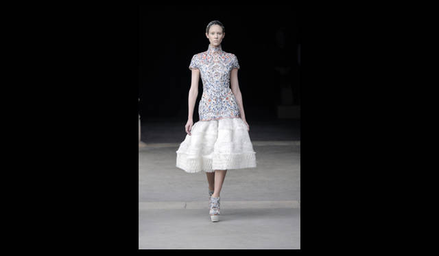 <strong>ALEXANDER McQUEEN｜アレキサンダー・マックイーン</strong> 2011年秋冬コレクション速報