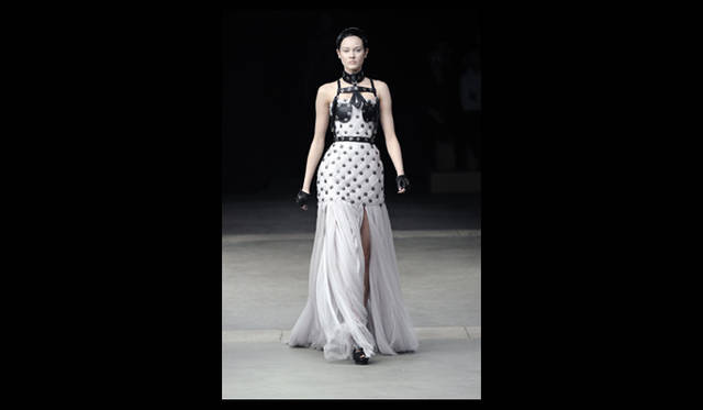 <strong>ALEXANDER McQUEEN｜アレキサンダー・マックイーン</strong> 2011年秋冬コレクション速報