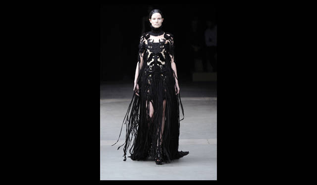 <strong>ALEXANDER McQUEEN｜アレキサンダー・マックイーン</strong> 2011年秋冬コレクション速報