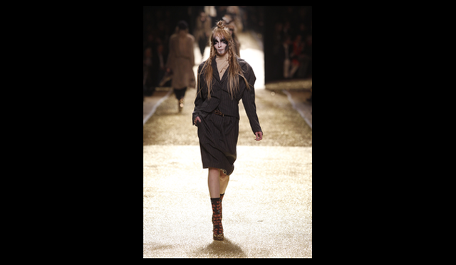 <strong>VIVIENNE WESTWOOD GOLD LABEL｜ヴィヴィアン・ウエストウッド・ゴールドレーベル</strong> 2011年秋冬コレクション速報