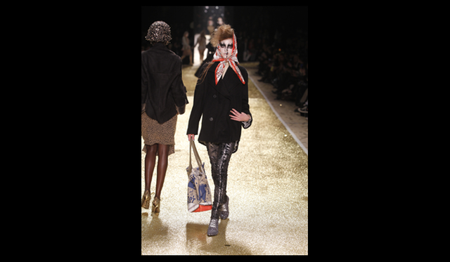 <strong>VIVIENNE WESTWOOD GOLD LABEL｜ヴィヴィアン・ウエストウッド・ゴールドレーベル</strong> 2011年秋冬コレクション速報