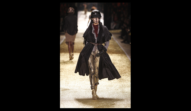 <strong>VIVIENNE WESTWOOD GOLD LABEL｜ヴィヴィアン・ウエストウッド・ゴールドレーベル</strong> 2011年秋冬コレクション速報