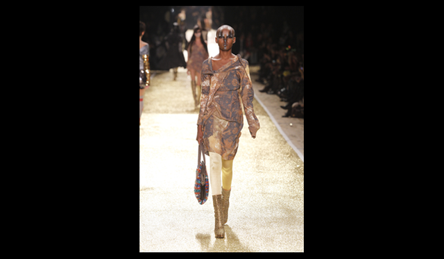 <strong>VIVIENNE WESTWOOD GOLD LABEL｜ヴィヴィアン・ウエストウッド・ゴールドレーベル</strong> 2011年秋冬コレクション速報