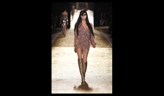 <strong>VIVIENNE WESTWOOD GOLD LABEL｜ヴィヴィアン・ウエストウッド・ゴールドレーベル</strong> 2011年秋冬コレクション速報