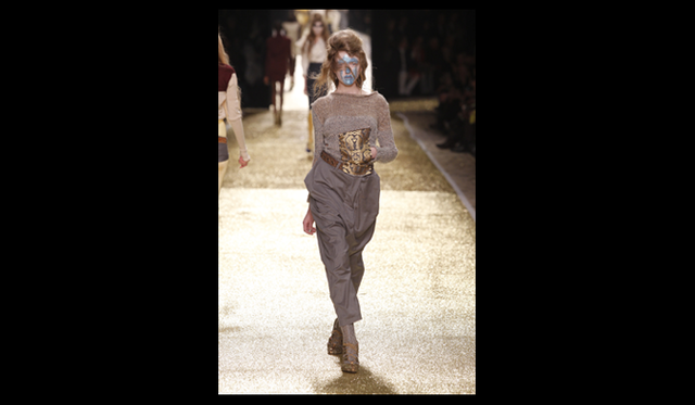 <strong>VIVIENNE WESTWOOD GOLD LABEL｜ヴィヴィアン・ウエストウッド・ゴールドレーベル</strong> 2011年秋冬コレクション速報