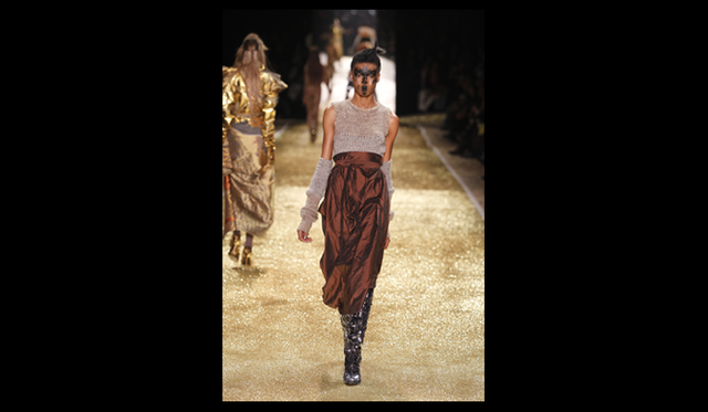 <strong>VIVIENNE WESTWOOD GOLD LABEL｜ヴィヴィアン・ウエストウッド・ゴールドレーベル</strong> 2011年秋冬コレクション速報