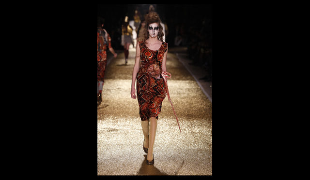 <strong>VIVIENNE WESTWOOD GOLD LABEL｜ヴィヴィアン・ウエストウッド・ゴールドレーベル</strong> 2011年秋冬コレクション速報
