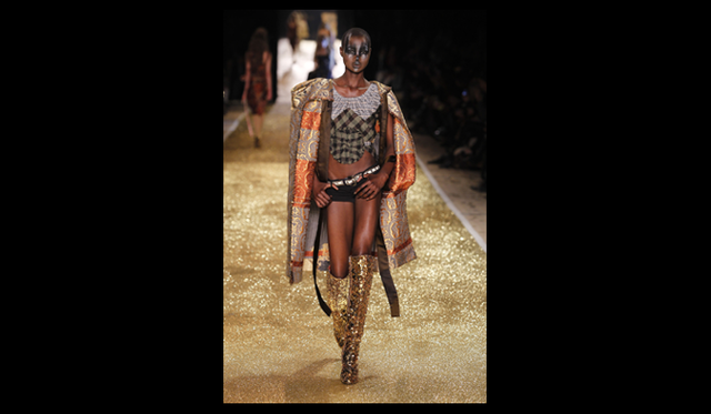 <strong>VIVIENNE WESTWOOD GOLD LABEL｜ヴィヴィアン・ウエストウッド・ゴールドレーベル</strong> 2011年秋冬コレクション速報