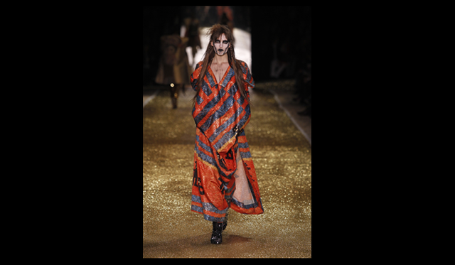 <strong>VIVIENNE WESTWOOD GOLD LABEL｜ヴィヴィアン・ウエストウッド・ゴールドレーベル</strong> 2011年秋冬コレクション速報
