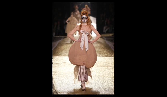 <strong>VIVIENNE WESTWOOD GOLD LABEL｜ヴィヴィアン・ウエストウッド・ゴールドレーベル</strong> 2011年秋冬コレクション速報