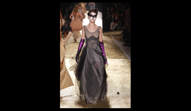 <strong>VIVIENNE WESTWOOD GOLD LABEL｜ヴィヴィアン・ウエストウッド・ゴールドレーベル</strong> 2011年秋冬コレクション速報