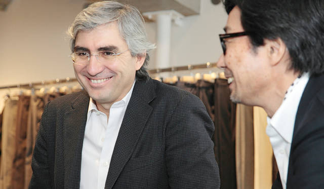 <strong>SLOWEAR｜スローウェア</strong>　藤枝氏のおかげでインタビューは終始にこやかに、冗談を交えつつ笑顔の絶えないものとなった。