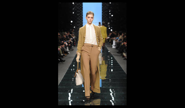 <strong>ERMANNO SCERVIVO｜エルマンノ シェルヴィーノ</strong> 2011年秋冬コレクション速報