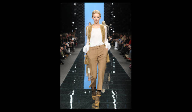 <strong>ERMANNO SCERVIVO｜エルマンノ シェルヴィーノ</strong> 2011年秋冬コレクション速報