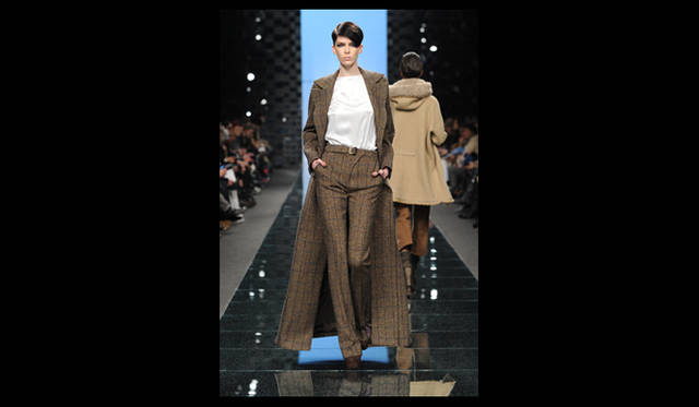 <strong>ERMANNO SCERVIVO｜エルマンノ シェルヴィーノ</strong> 2011年秋冬コレクション速報