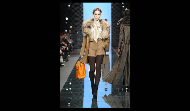 <strong>ERMANNO SCERVIVO｜エルマンノ シェルヴィーノ</strong> 2011年秋冬コレクション速報