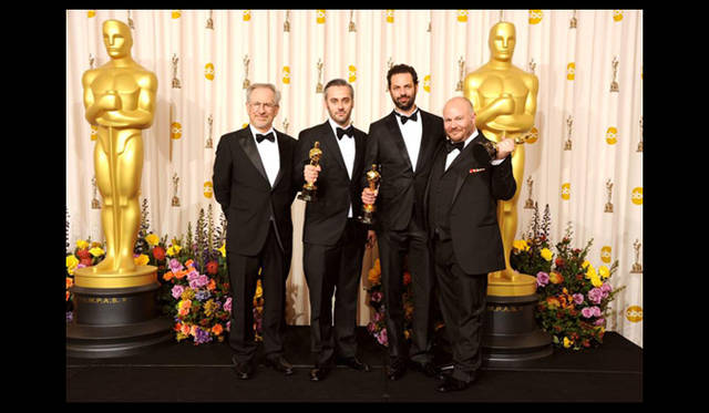 <strong>Louis Vuitton｜ルイ・ヴィトン</strong>　右から2番目がエミール・シャーマン氏