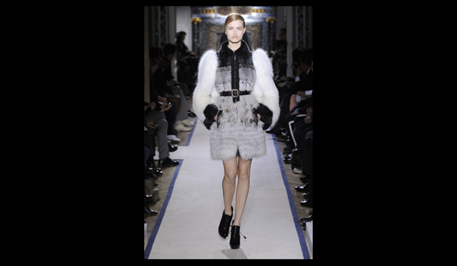 <strong>YVES SAINT LAURENT｜イヴ・サンローラン</strong> 2011年秋冬コレクション速報  Courtesy of Yves Saint Laurent