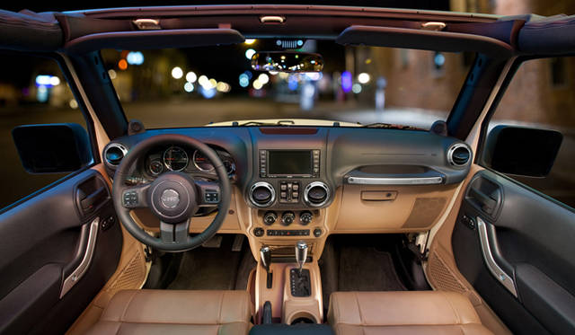 <strong>JEEP WRANGLER UNLIMITED SAHARA｜ジープ ラングラー アンリミテッド サハラ</strong>