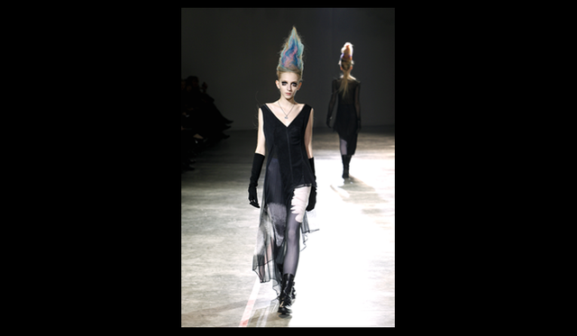 <strong>YOHJI YAMAMOTO｜ヨウジヤマモト</strong> 2011年秋冬コレクション速報