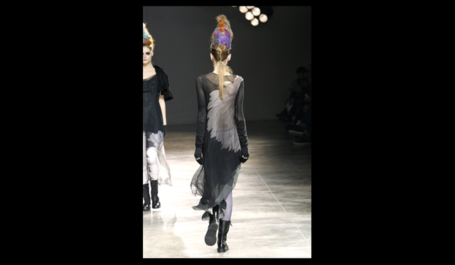 <strong>YOHJI YAMAMOTO｜ヨウジヤマモト</strong> 2011年秋冬コレクション速報