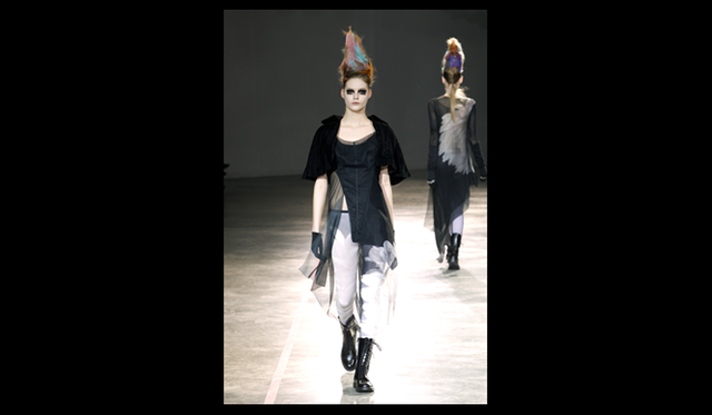 <strong>YOHJI YAMAMOTO｜ヨウジヤマモト</strong> 2011年秋冬コレクション速報