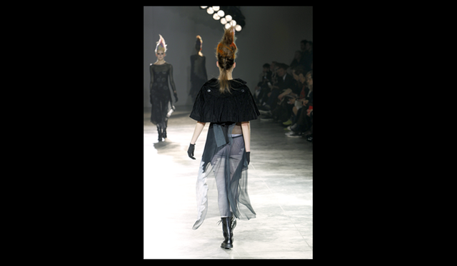 <strong>YOHJI YAMAMOTO｜ヨウジヤマモト</strong> 2011年秋冬コレクション速報