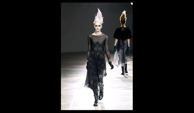 <strong>YOHJI YAMAMOTO｜ヨウジヤマモト</strong> 2011年秋冬コレクション速報