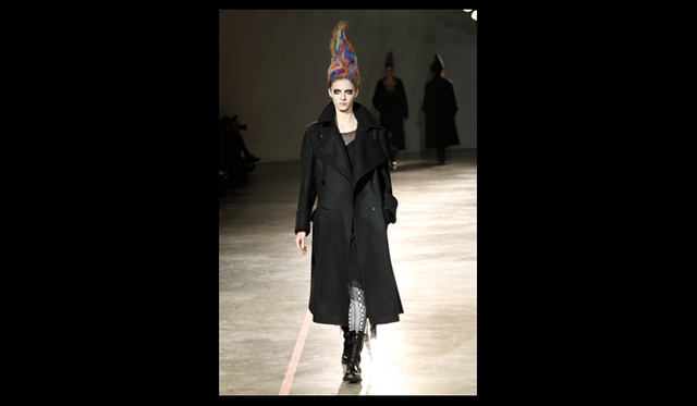 <strong>YOHJI YAMAMOTO｜ヨウジヤマモト</strong> 2011年秋冬コレクション速報