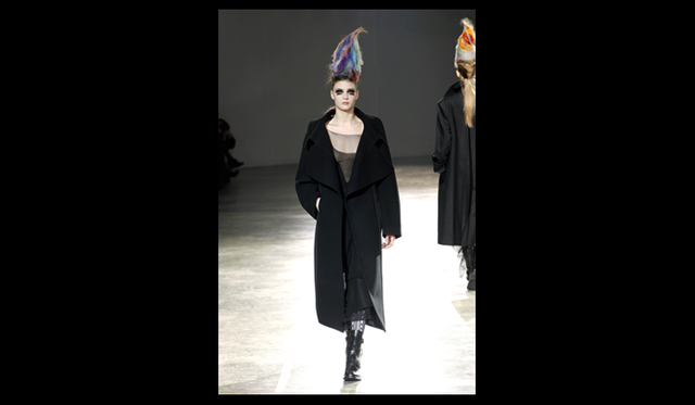 <strong>YOHJI YAMAMOTO｜ヨウジヤマモト</strong> 2011年秋冬コレクション速報
