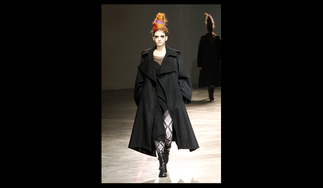 <strong>YOHJI YAMAMOTO｜ヨウジヤマモト</strong> 2011年秋冬コレクション速報