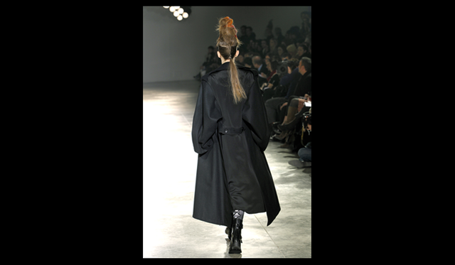 <strong>YOHJI YAMAMOTO｜ヨウジヤマモト</strong> 2011年秋冬コレクション速報