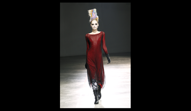 <strong>YOHJI YAMAMOTO｜ヨウジヤマモト</strong> 2011年秋冬コレクション速報