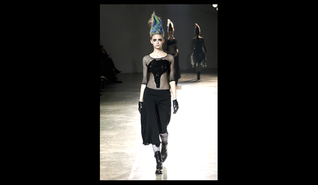 <strong>YOHJI YAMAMOTO｜ヨウジヤマモト</strong> 2011年秋冬コレクション速報