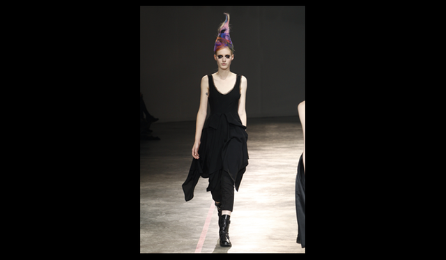 <strong>YOHJI YAMAMOTO｜ヨウジヤマモト</strong> 2011年秋冬コレクション速報