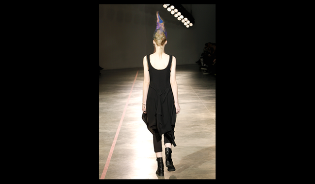 <strong>YOHJI YAMAMOTO｜ヨウジヤマモト</strong> 2011年秋冬コレクション速報